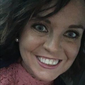 Meet your Posher, Holly